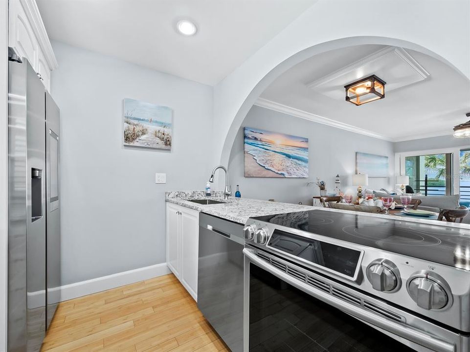 For Sale: $439,000 (1 beds, 1 baths, 747 Square Feet)