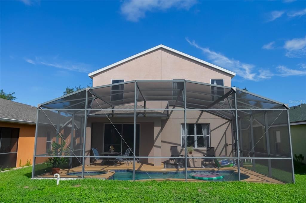 Screened pool