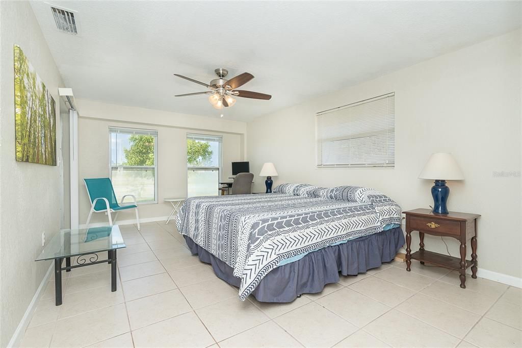 For Sale: $297,000 (2 beds, 2 baths, 1282 Square Feet)