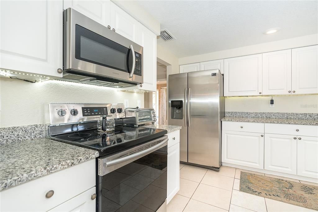 For Sale: $297,000 (2 beds, 2 baths, 1282 Square Feet)