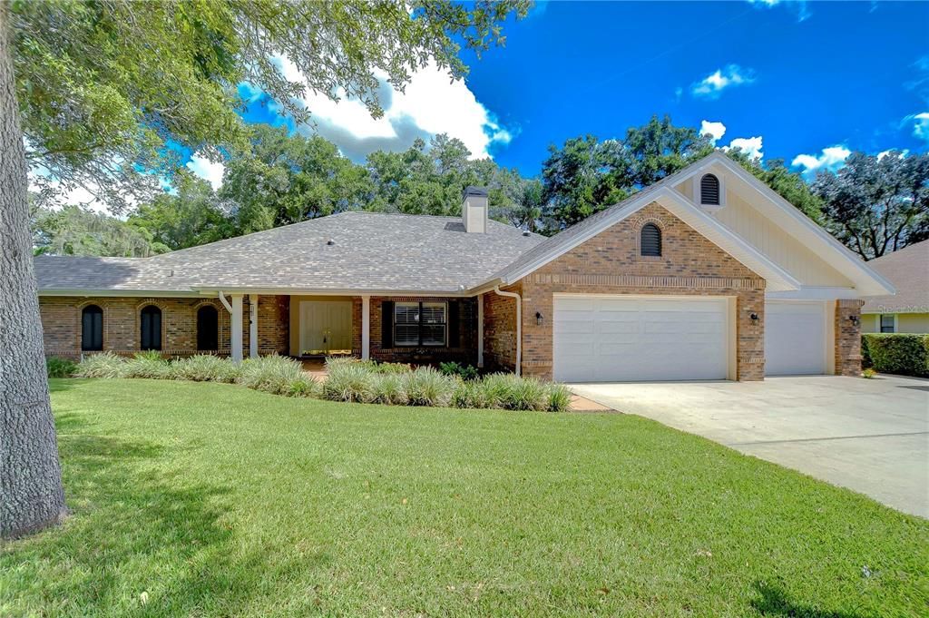 Enchanting home in gated community of Barrington Oaks!