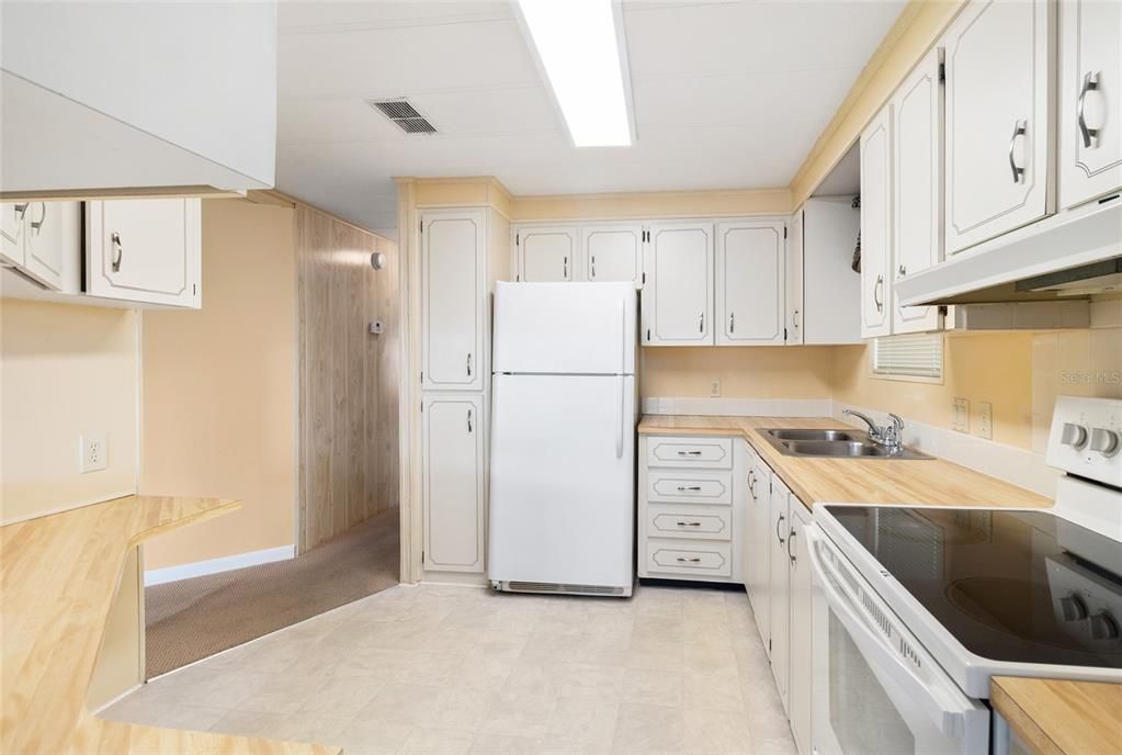 Active With Contract: $175,000 (2 beds, 2 baths, 1064 Square Feet)