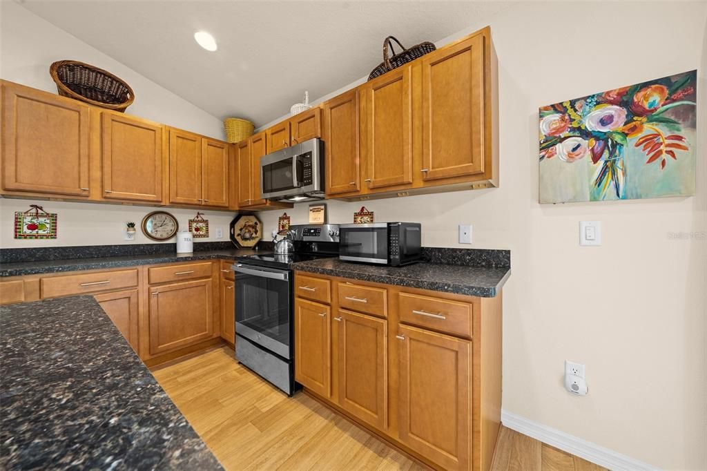For Sale: $274,900 (3 beds, 2 baths, 1678 Square Feet)