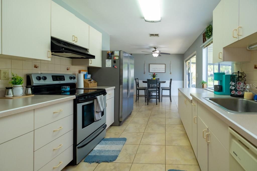 For Sale: $285,000 (3 beds, 1 baths, 1455 Square Feet)