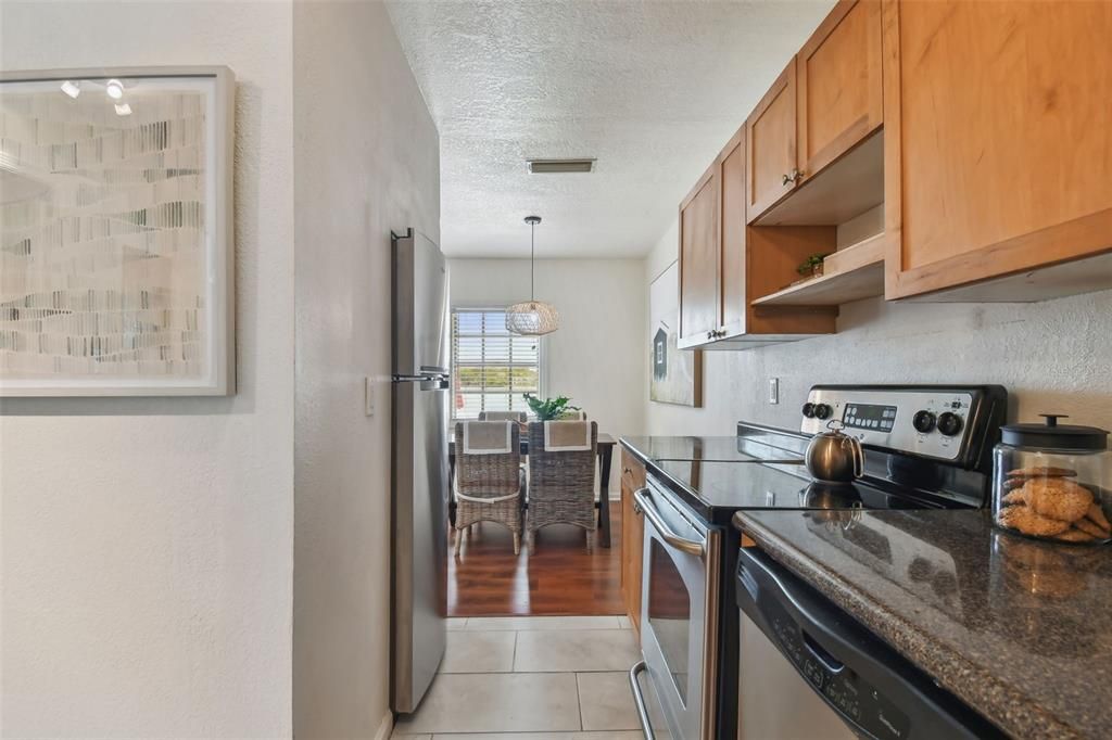 For Sale: $329,000 (1 beds, 1 baths, 646 Square Feet)