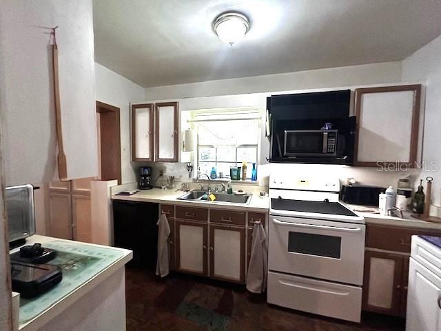 For Rent: $2,295 (2 beds, 1 baths, 1980 Square Feet)