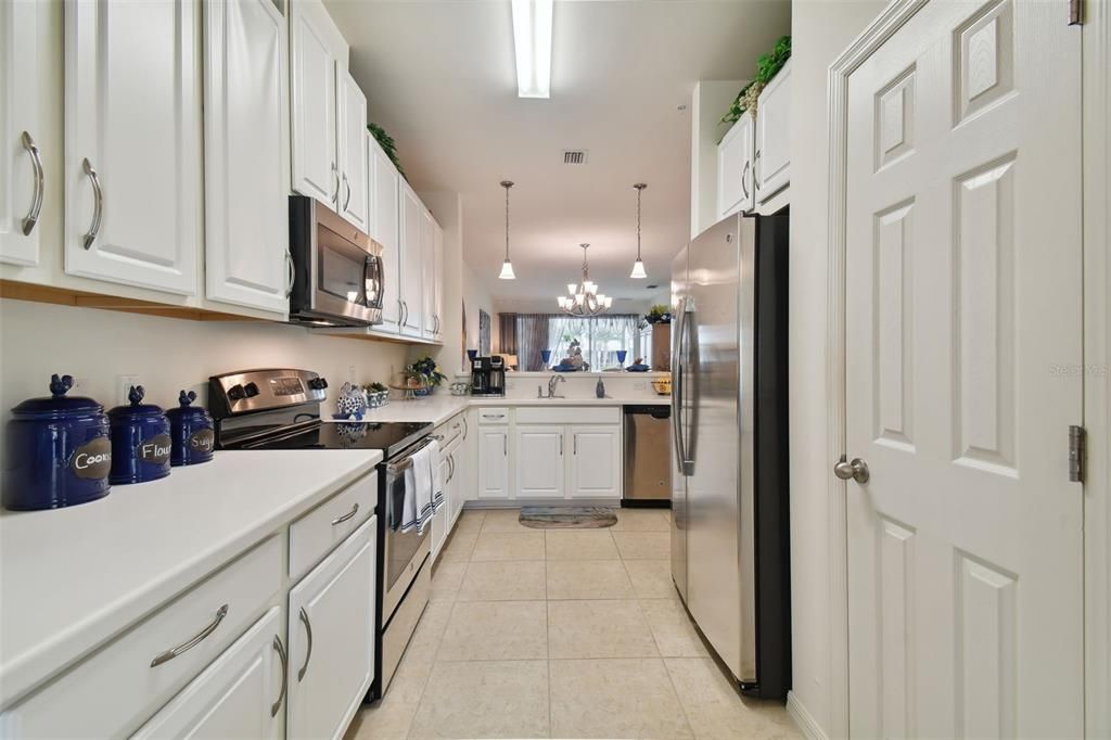 For Sale: $379,900 (2 beds, 2 baths, 1529 Square Feet)