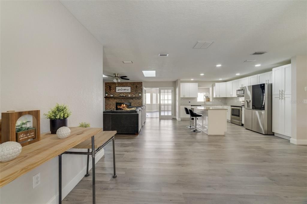 FOYER/DINING.