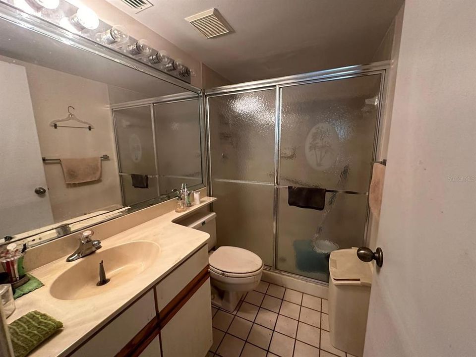 待售: $185,000 (2 贝兹, 2 浴室, 1018 平方英尺)