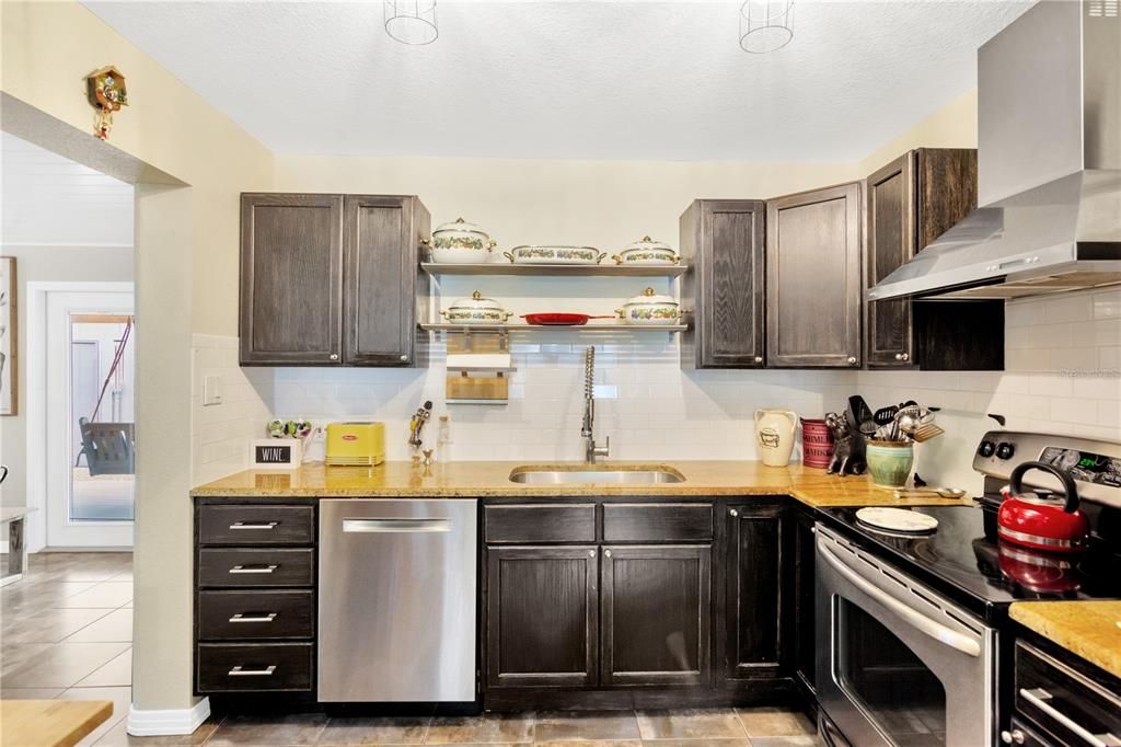 For Rent: $2,950 (2 beds, 1 baths, 1280 Square Feet)