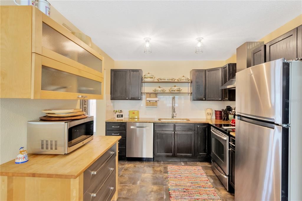 For Rent: $2,950 (2 beds, 1 baths, 1280 Square Feet)
