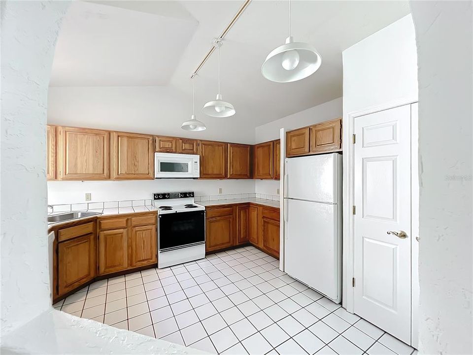 For Sale: $265,000 (2 beds, 2 baths, 1350 Square Feet)