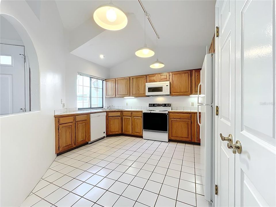 For Sale: $265,000 (2 beds, 2 baths, 1350 Square Feet)