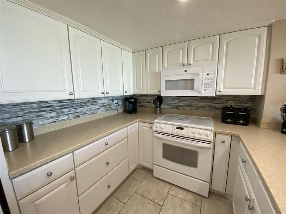 Fully equipped kitchen with great countertop space