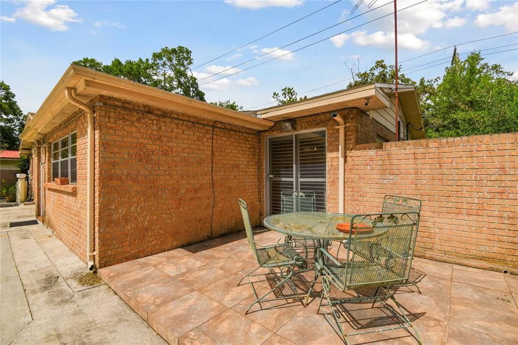 Active With Contract: $399,900 (3 beds, 2 baths, 1230 Square Feet)