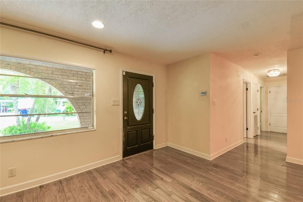 Active With Contract: $399,900 (3 beds, 2 baths, 1230 Square Feet)