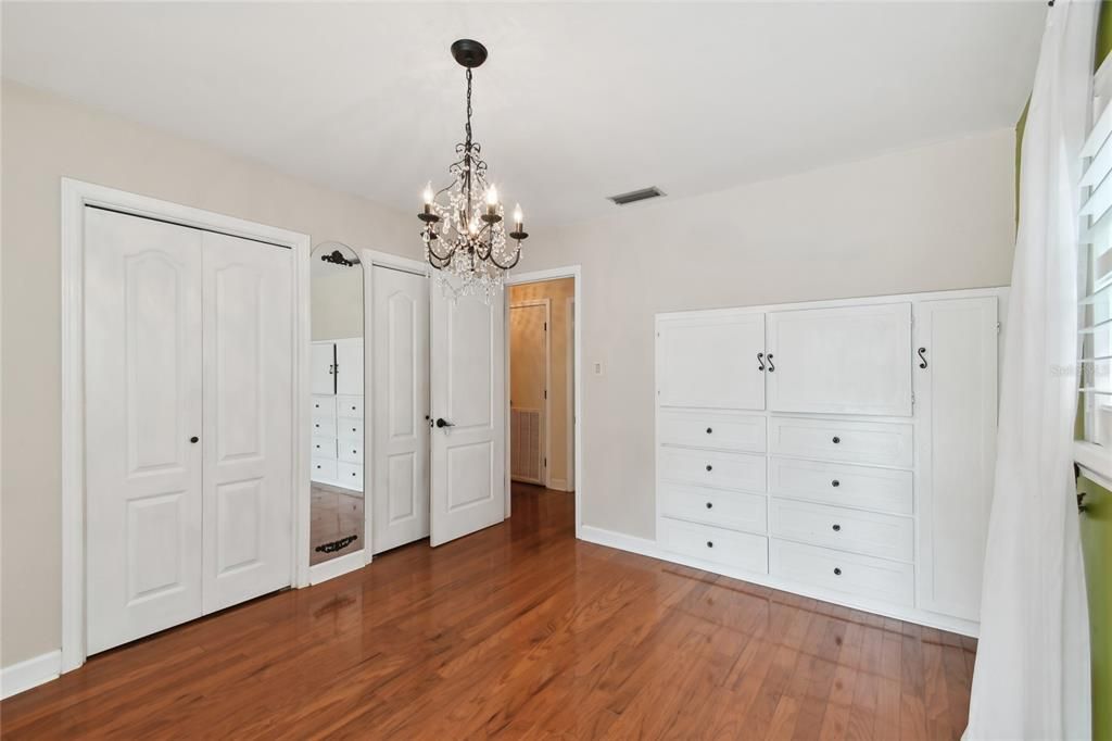 Active With Contract: $399,900 (3 beds, 2 baths, 1230 Square Feet)