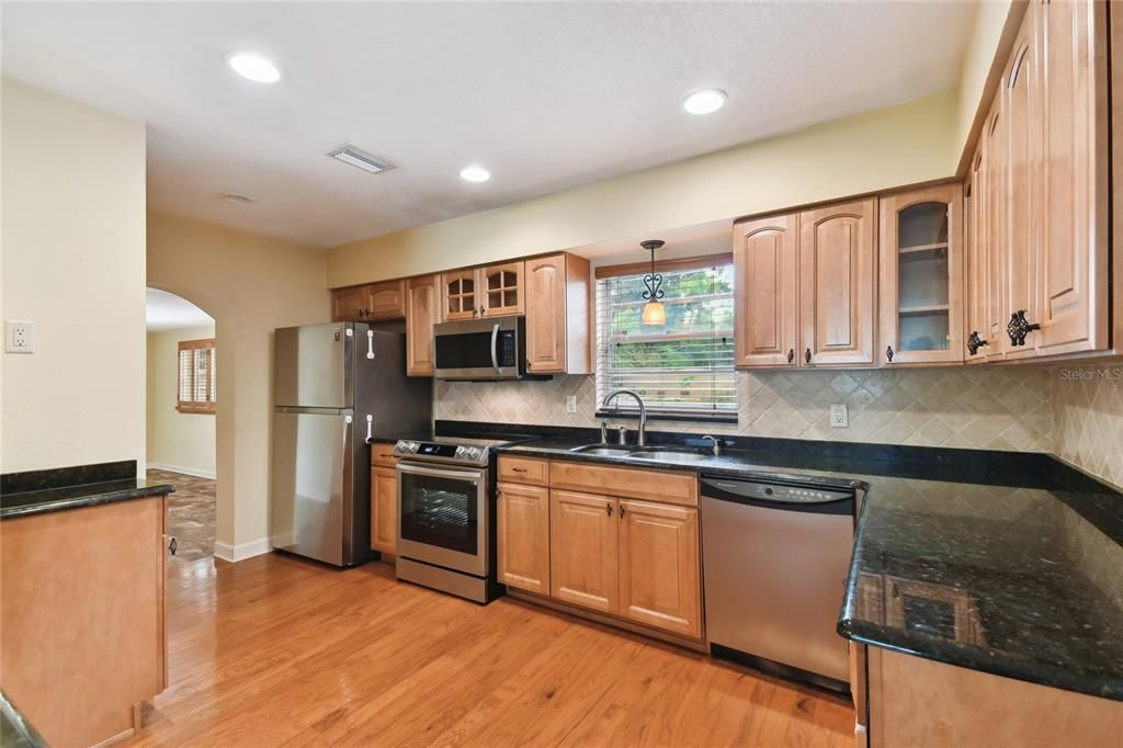 Active With Contract: $399,900 (3 beds, 2 baths, 1230 Square Feet)