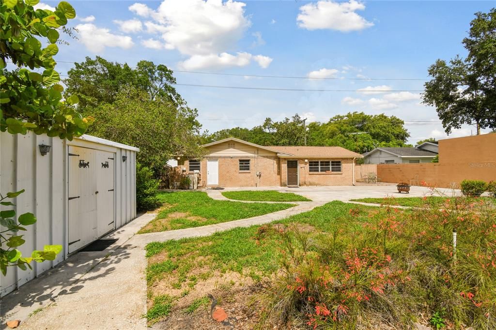 Active With Contract: $399,900 (3 beds, 2 baths, 1230 Square Feet)