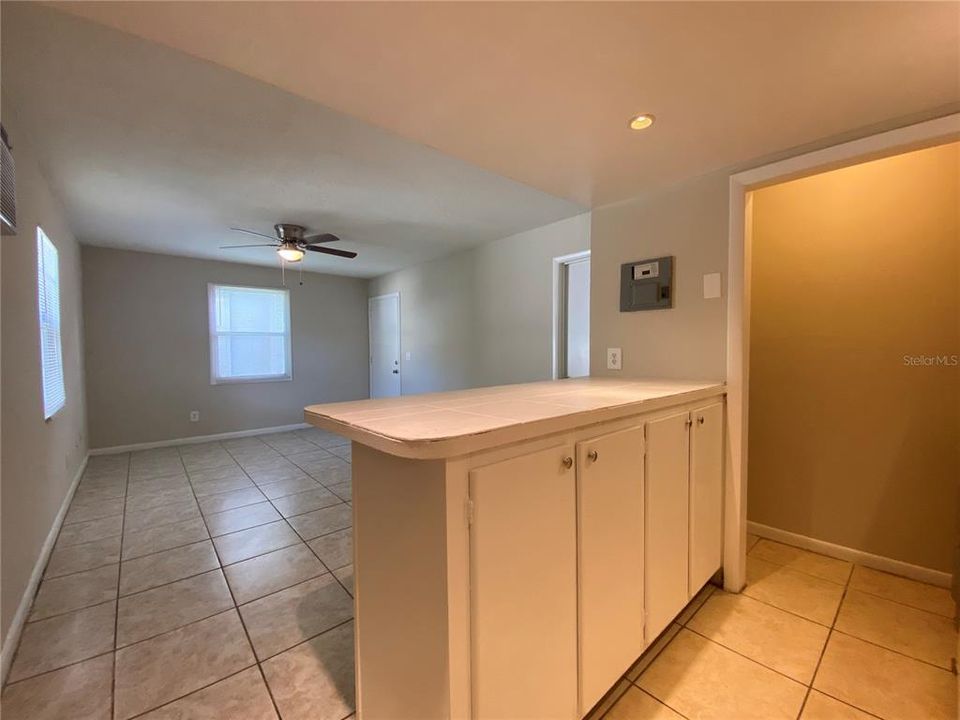 For Rent: $1,095 (1 beds, 1 baths, 588 Square Feet)