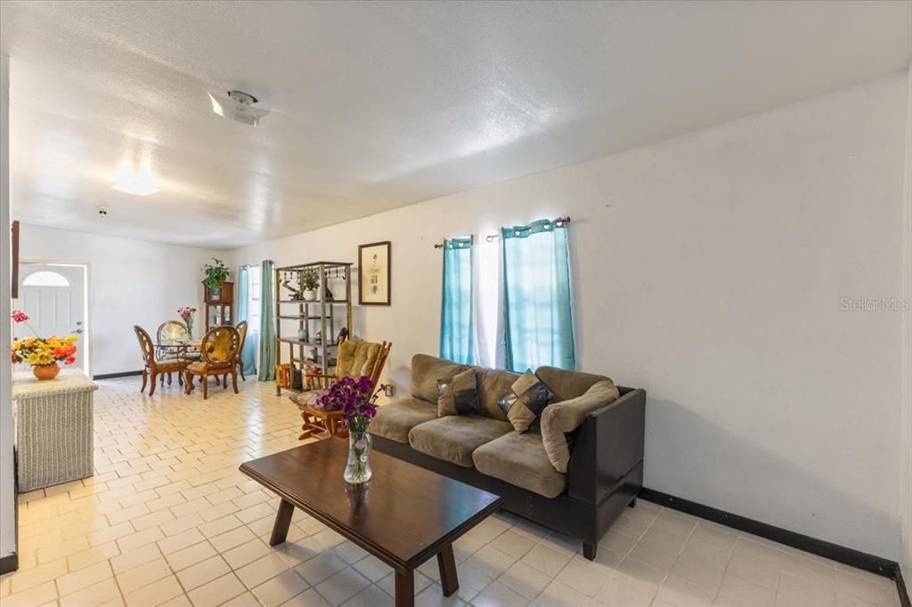 Active With Contract: $429,900 (4 beds, 2 baths, 2986 Square Feet)