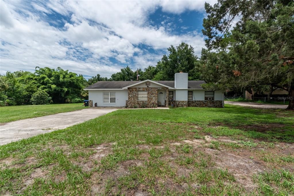 For Sale: $345,000 (3 beds, 2 baths, 1955 Square Feet)