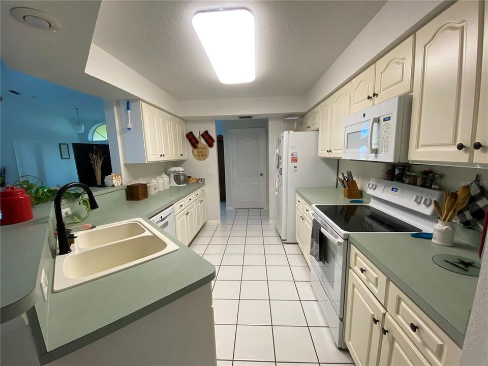 For Sale: $389,900 (3 beds, 2 baths, 2067 Square Feet)