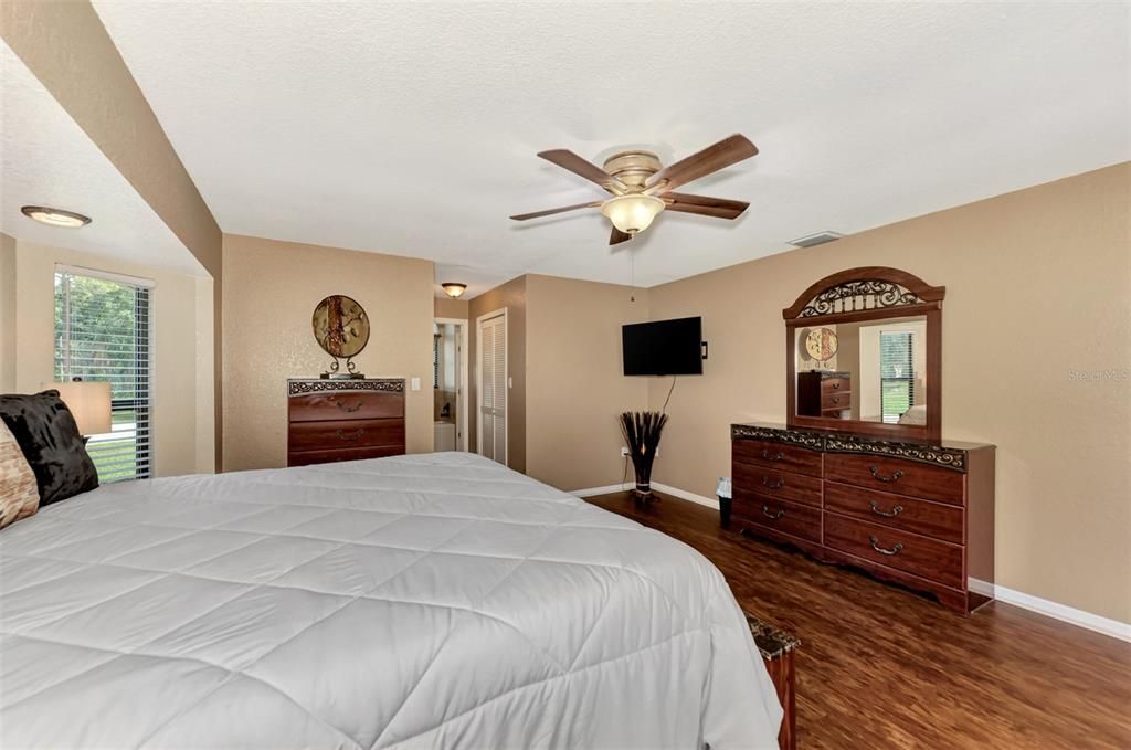 For Sale: $338,900 (3 beds, 2 baths, 1619 Square Feet)