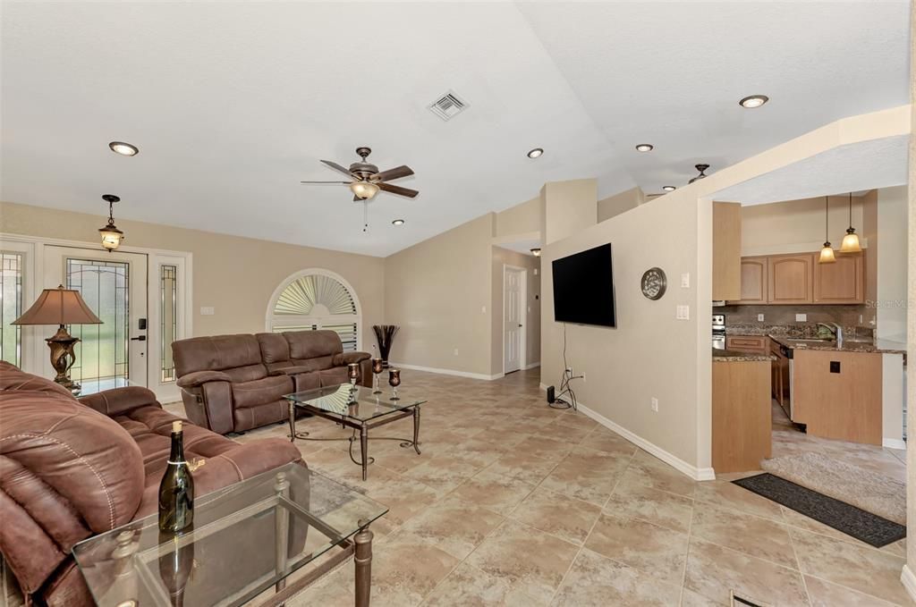 For Sale: $338,900 (3 beds, 2 baths, 1619 Square Feet)