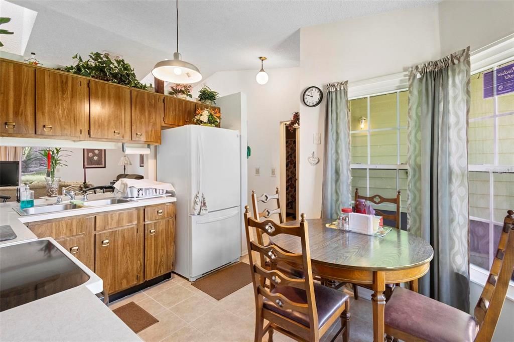 For Sale: $279,900 (2 beds, 2 baths, 1026 Square Feet)