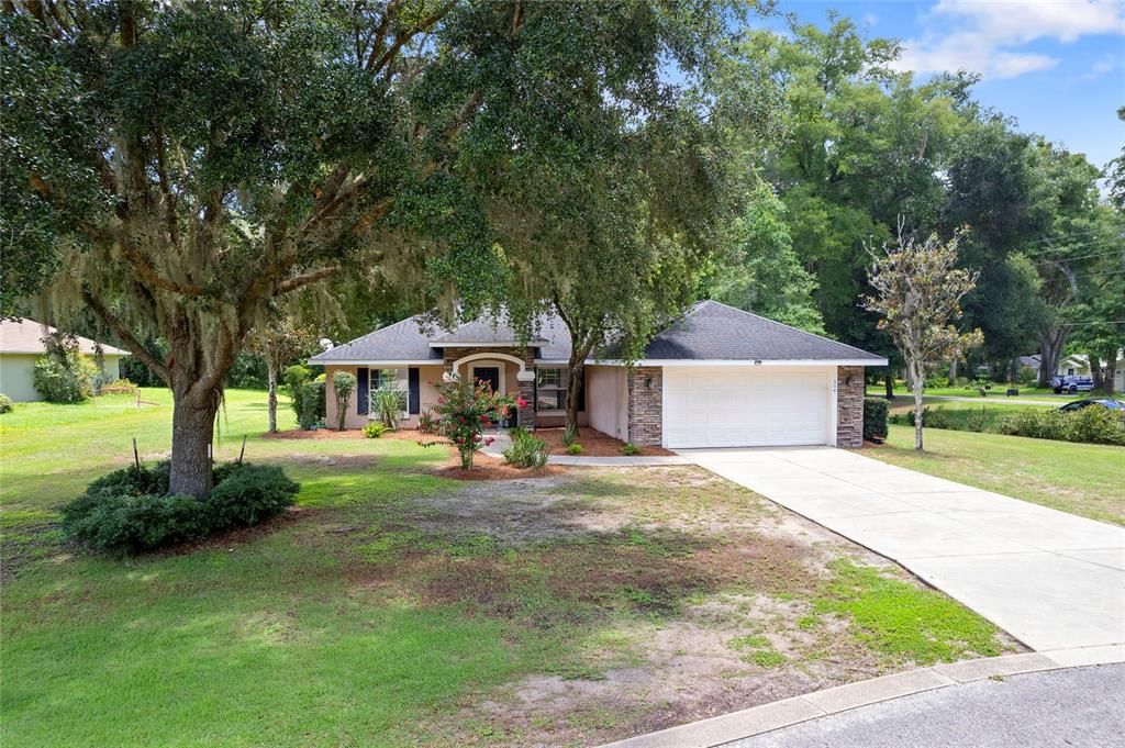 For Sale: $400,000 (3 beds, 2 baths, 1664 Square Feet)