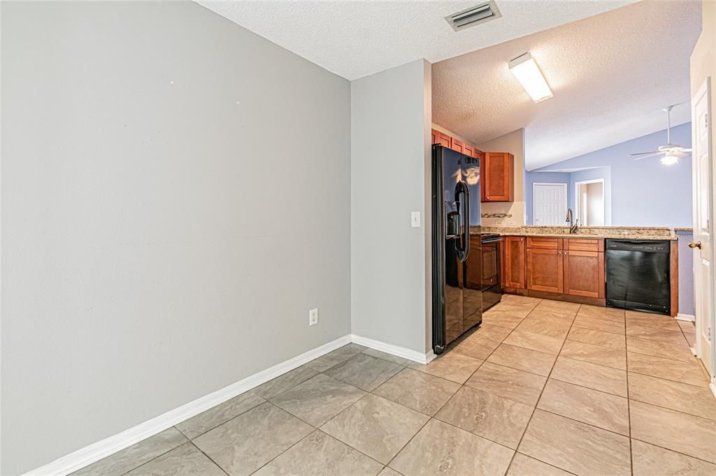 For Rent: $2,600 (4 beds, 2 baths, 1381 Square Feet)