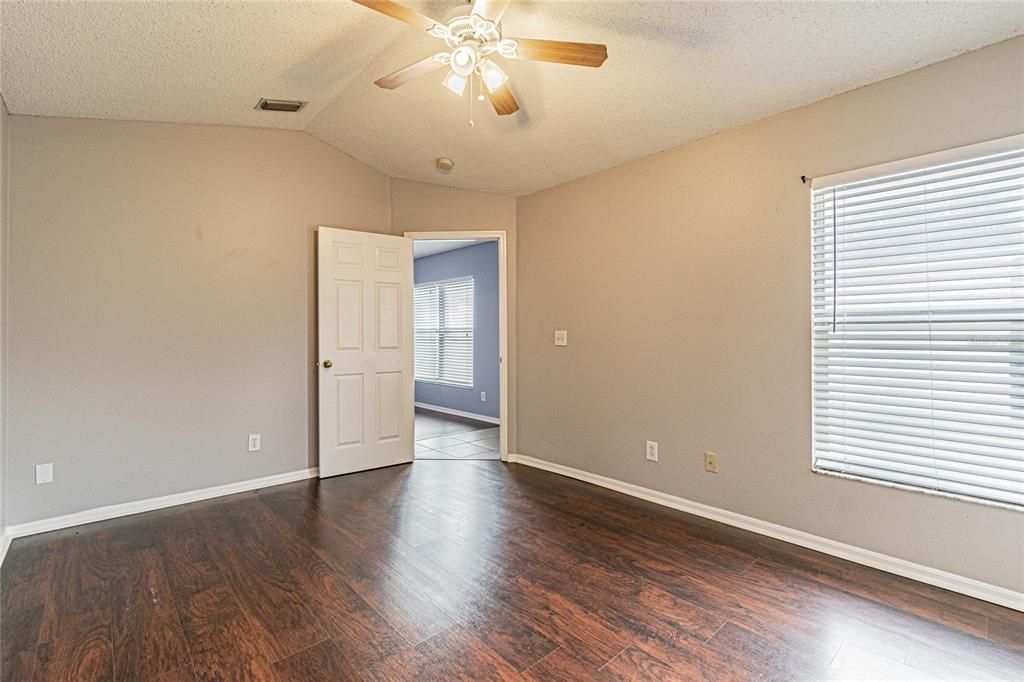 For Rent: $2,600 (4 beds, 2 baths, 1381 Square Feet)