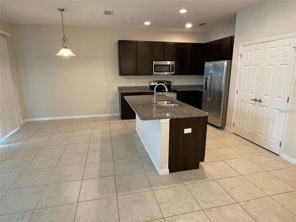 For Rent: $2,495 (3 beds, 3 baths, 1787 Square Feet)