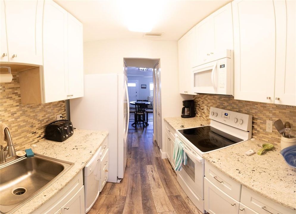 For Sale: $205,000 (1 beds, 1 baths, 815 Square Feet)