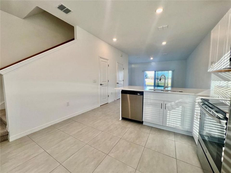 For Rent: $1,900 (2 beds, 2 baths, 1180 Square Feet)