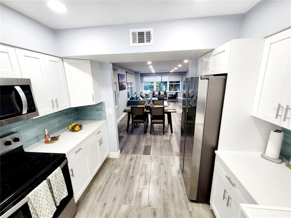 For Sale: $339,000 (2 beds, 2 baths, 1162 Square Feet)