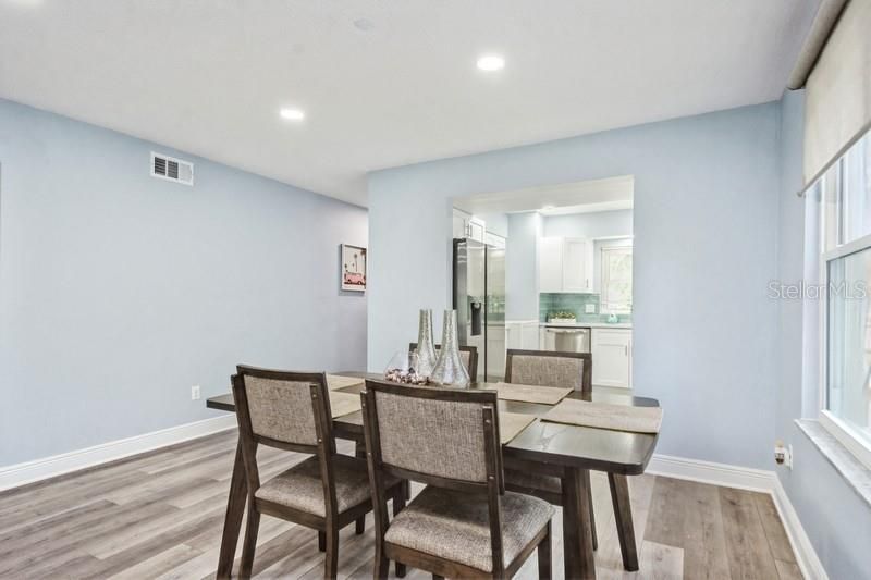 For Sale: $339,000 (2 beds, 2 baths, 1162 Square Feet)