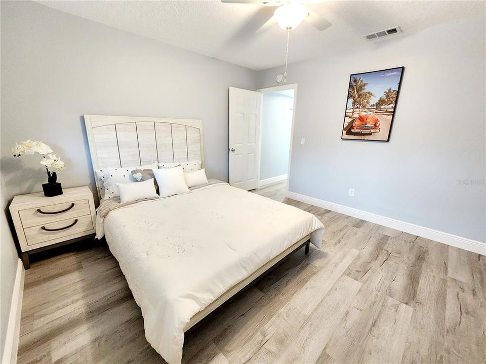 For Sale: $339,000 (2 beds, 2 baths, 1162 Square Feet)