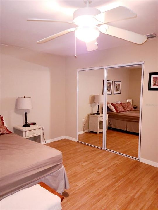 For Sale: $275,000 (2 beds, 2 baths, 1221 Square Feet)