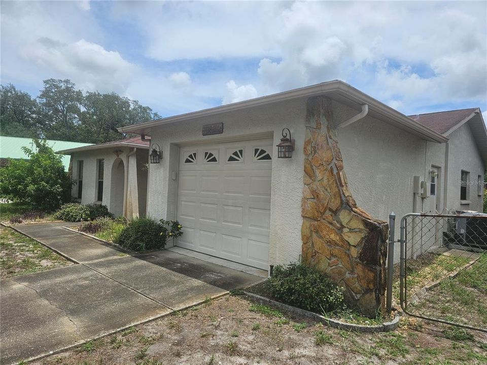 For Sale: $225,000 (2 beds, 2 baths, 1318 Square Feet)