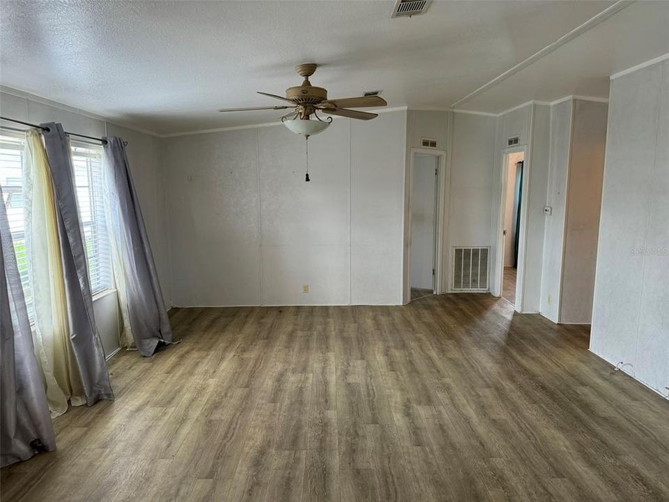 For Sale: $185,500 (3 beds, 2 baths, 1188 Square Feet)