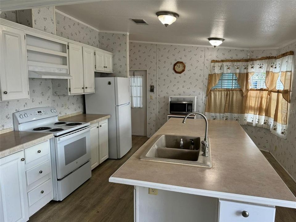 For Sale: $185,500 (3 beds, 2 baths, 1188 Square Feet)