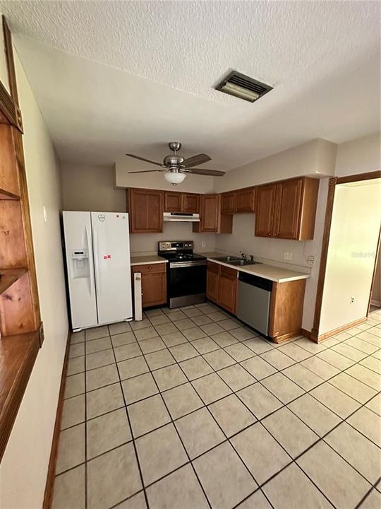 For Rent: $2,800 (3 beds, 2 baths, 1416 Square Feet)