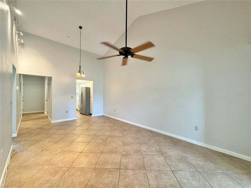 For Rent: $1,500 (2 beds, 1 baths, 949 Square Feet)