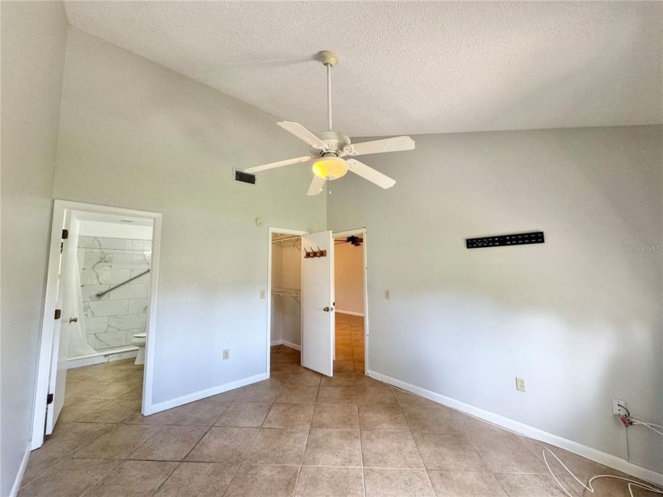 For Rent: $1,500 (2 beds, 1 baths, 949 Square Feet)