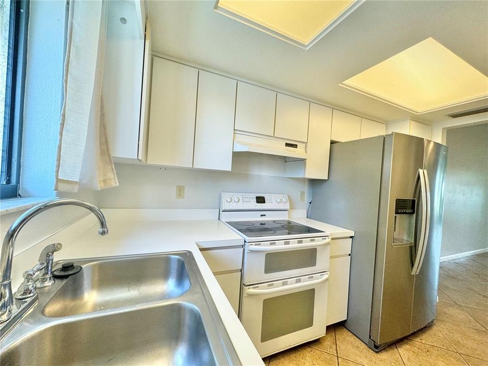 For Rent: $1,500 (2 beds, 1 baths, 949 Square Feet)
