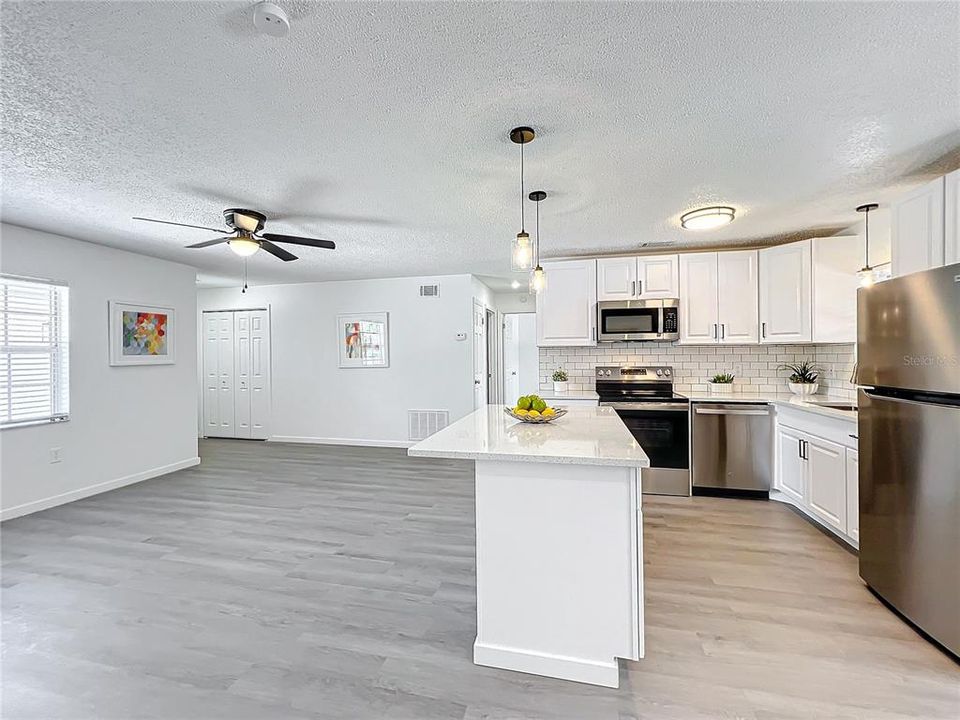 For Sale: $375,900 (3 beds, 2 baths, 1088 Square Feet)