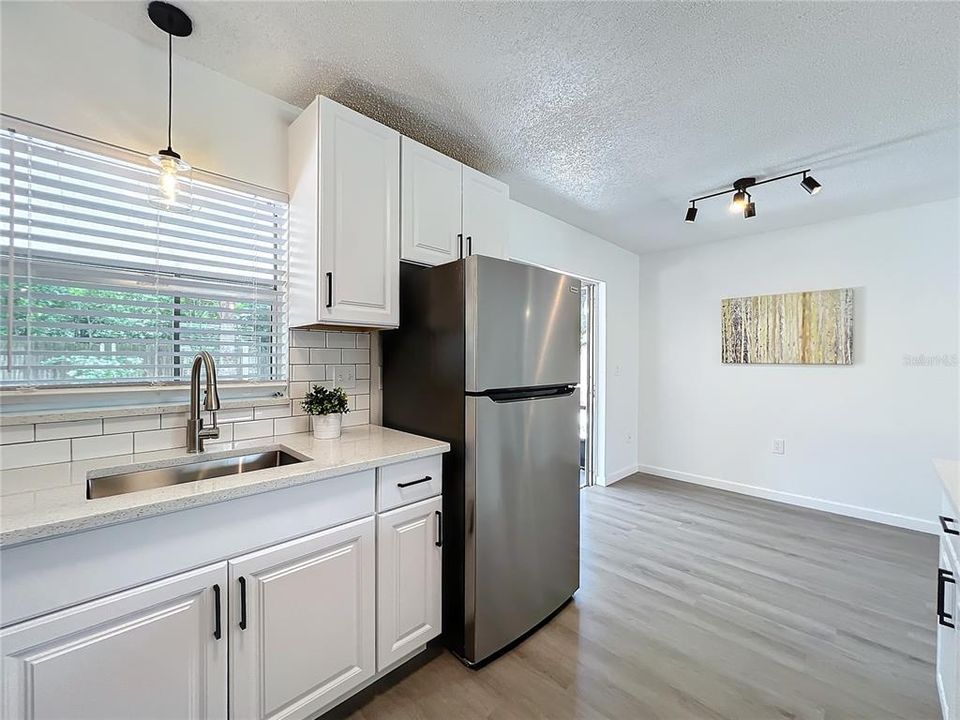 For Sale: $375,900 (3 beds, 2 baths, 1088 Square Feet)