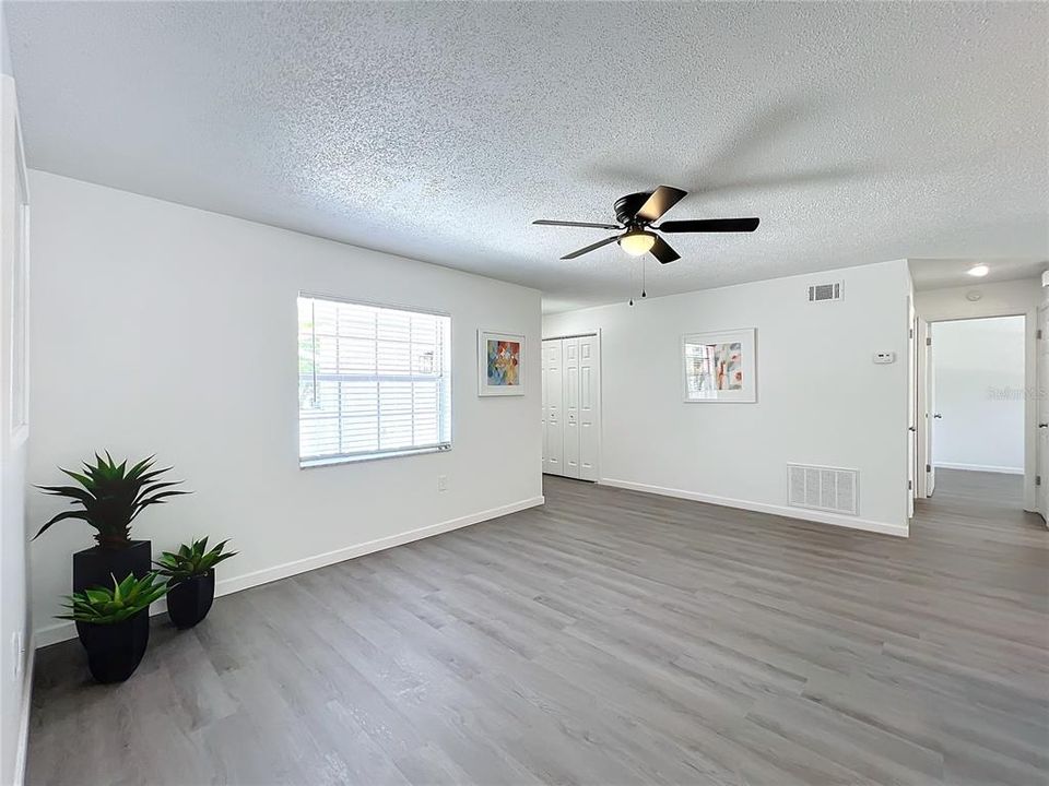 For Sale: $375,900 (3 beds, 2 baths, 1088 Square Feet)